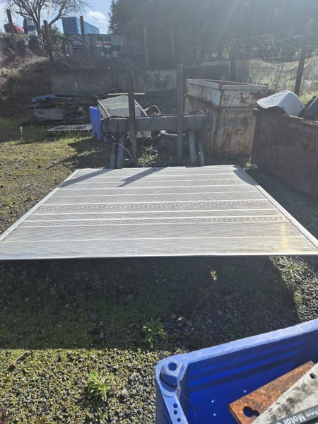 TRUCK TAIL LIFT ZEPRO EX HINO TIDY COND 24 VOLT Carousel 1