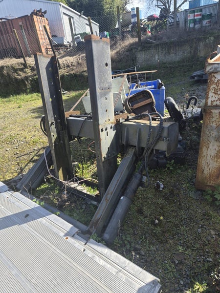 TRUCK TAIL LIFT ZEPRO EX HINO TIDY COND 24 VOLT Carousel 2