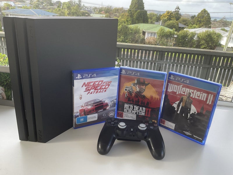 PS4 PRO 1 TB Bundle - 3 Top Tier GAMES - MINT CONDITION Carousel 1