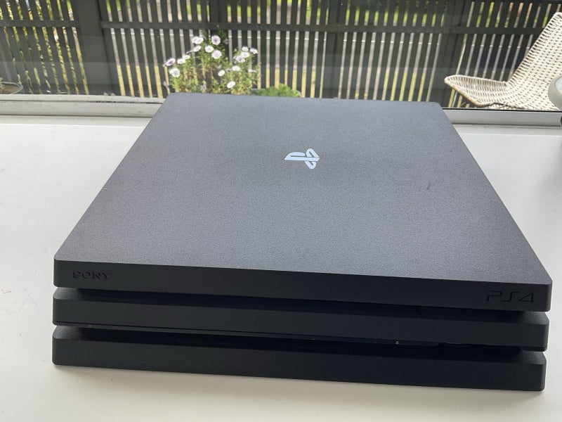PS4 PRO 1 TB Bundle - 3 Top Tier GAMES - MINT CONDITION Carousel 2