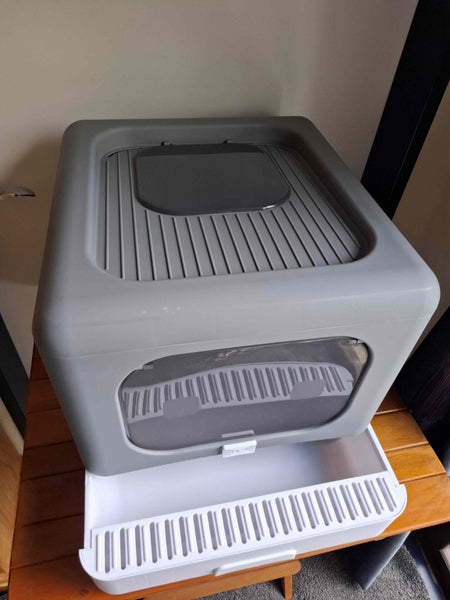 Enclosed cat litter box (new), Double door, sliding drawer Carousel 1