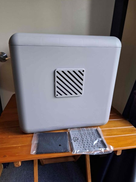 Enclosed cat litter box (new), Double door, sliding drawer Carousel 12