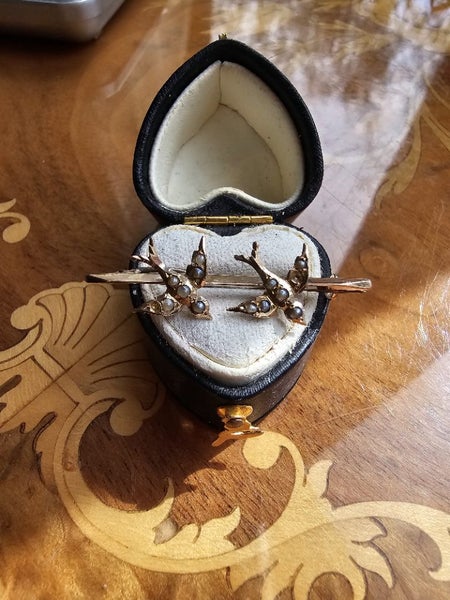 Victorian 9ct Gold Swallows & Seed Pearls Brooch 1.36gm Carousel 2