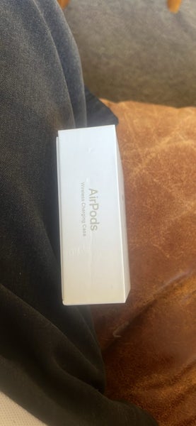 Airpods63617475884546112