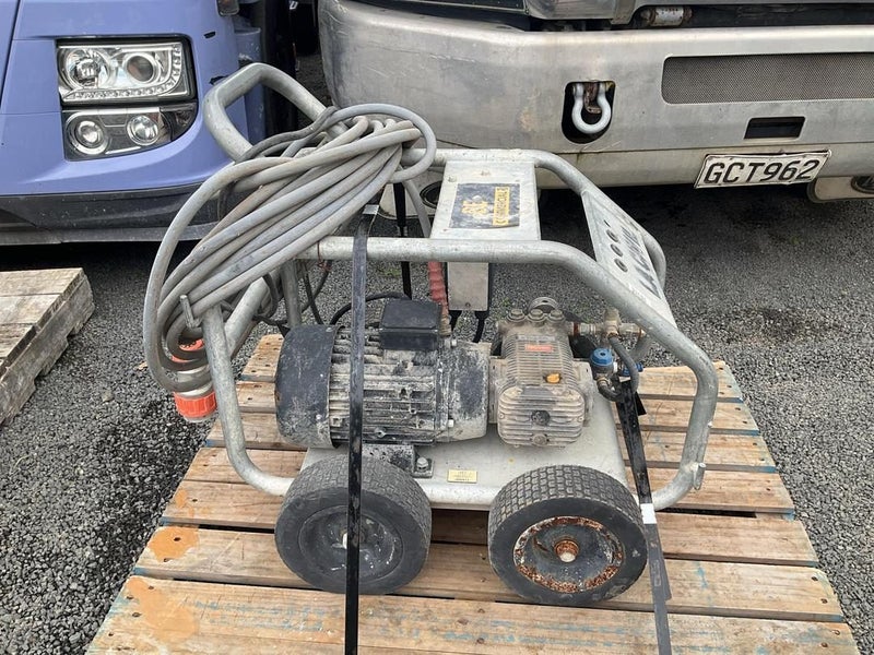 Industrial Water Blaster Carousel 2