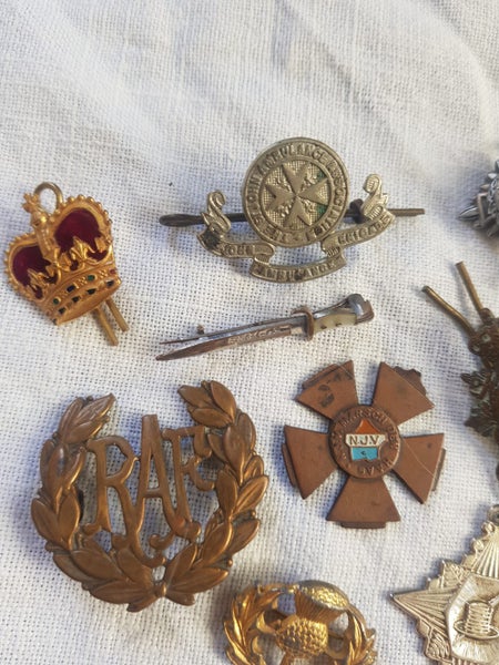 Bulk lot of mixed badges militaria etc Carousel 2