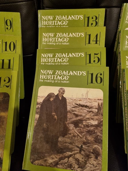 Heritage NZ book set63617599291010111