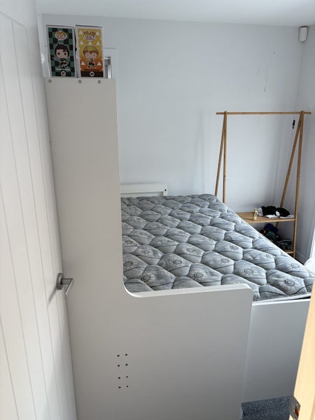 Murphy Bed with Double Mattress – Excellent Condition63617602476034112