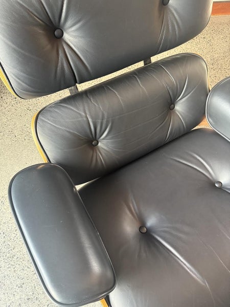 GENUINE EAMES LOUNGE CHAIR63617603222531112