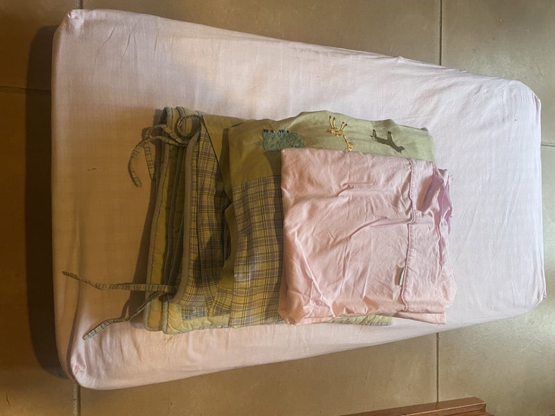 Cot mattress and sheet set Carousel 2