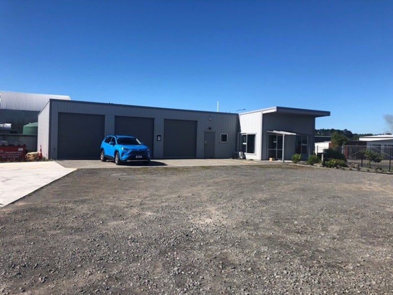 Image 1 of 7