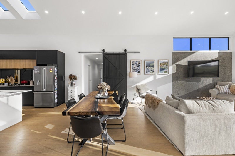 Modern Lifestyle, Rural Heart63614638249218114