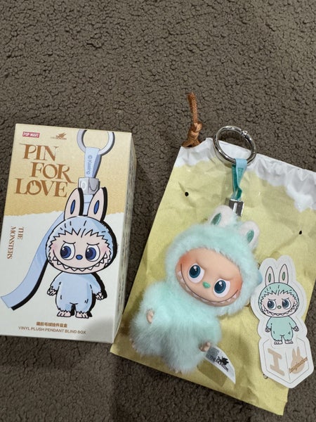Labubu v4 Pin for love - I Carousel 1