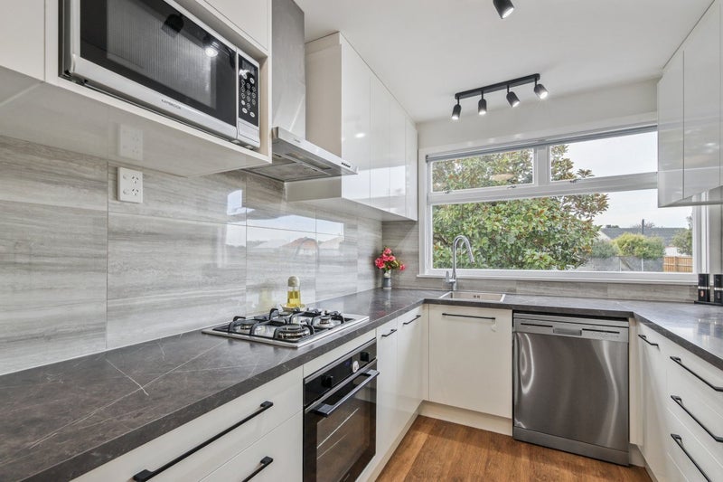 Vendors Eager To Meet The Market!64459703985155111