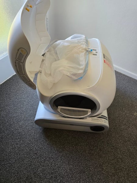Automatic self cleaning cat litter box Carousel 1
