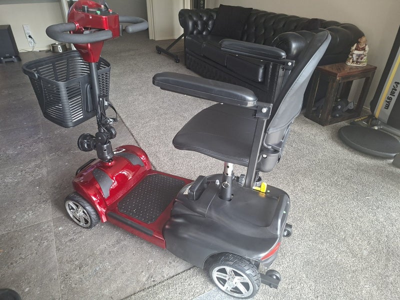 BME02A 4WHL FOLDING MOBILITY SCOOTER Carousel 2