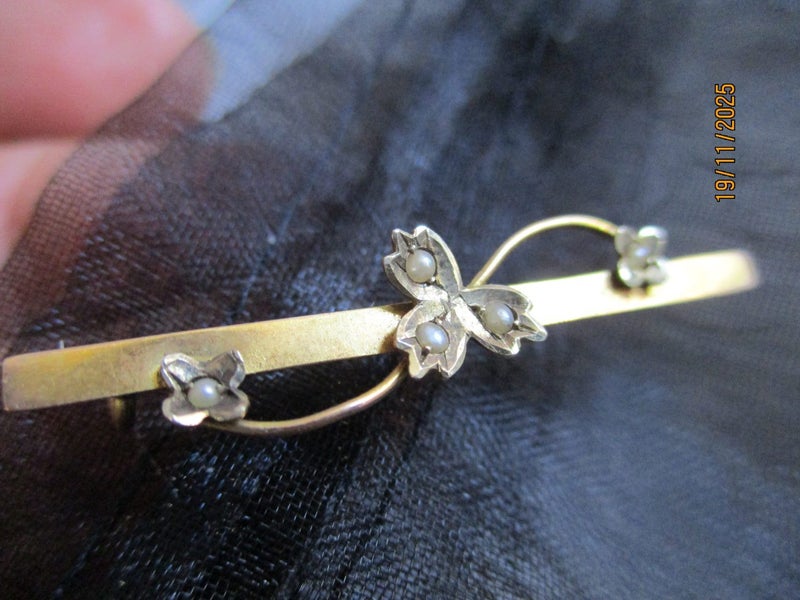 Antique 9ct gold nd seed pearl brooch Carousel 2