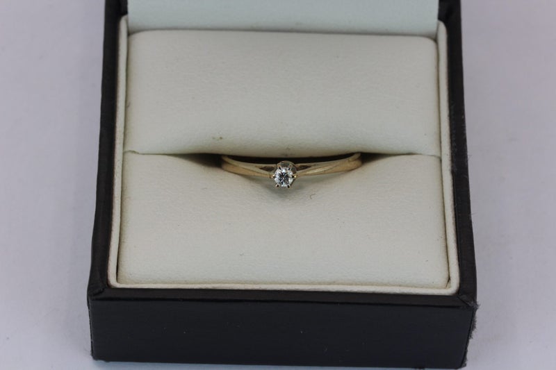 9ct Diamond ring Carousel 1