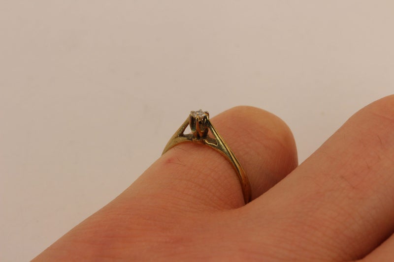 9ct Diamond ring Carousel 8