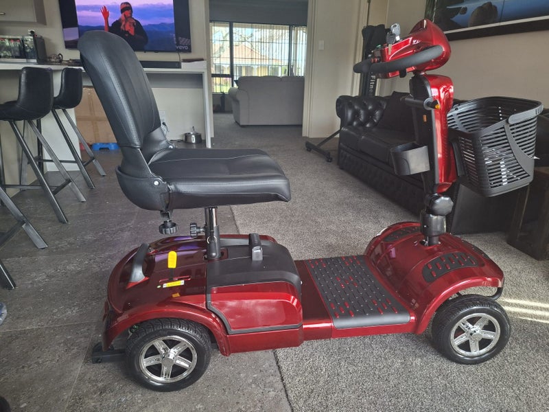 BME08A 4WHL FOLDING MOBILITY SCOOTER Carousel 1