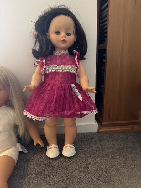Old dolls Carousel 2