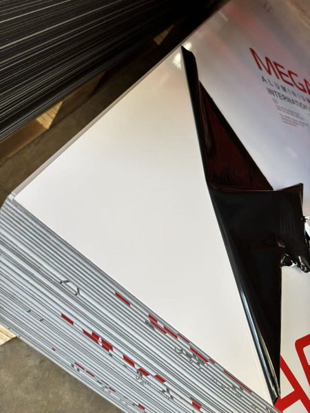ACM panel 1220x2440x4mm glossy white. Carousel 1