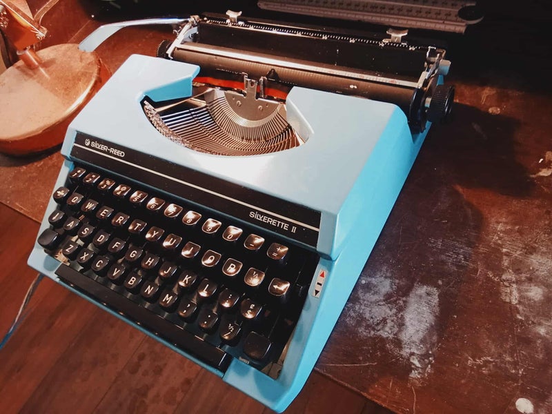 Working Typewriter - Silverette II - w/new ribbon Carousel 2