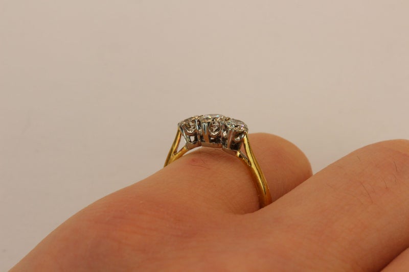 Vintage 0.37CT 18ct Diamond ring Carousel 8
