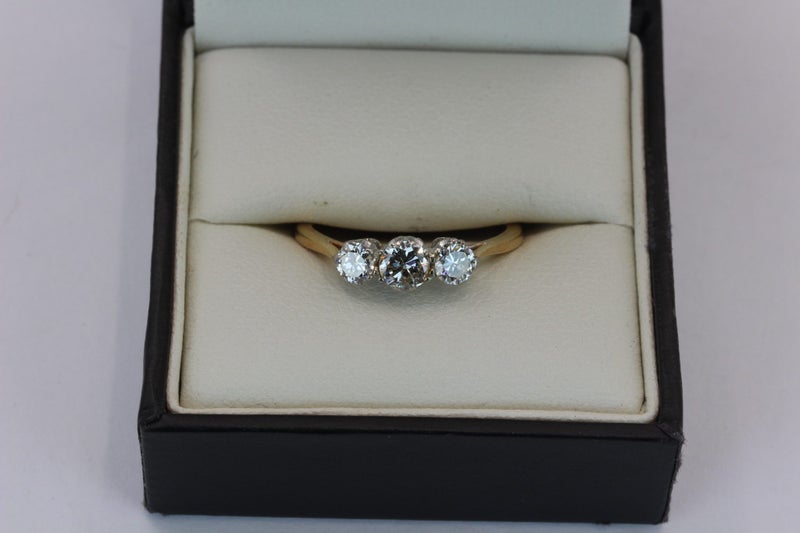 Vintage 0.37CT 18ct Diamond ring Carousel 1