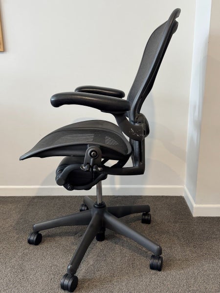 Herman Miller Aeron Chair Size C Carousel 5