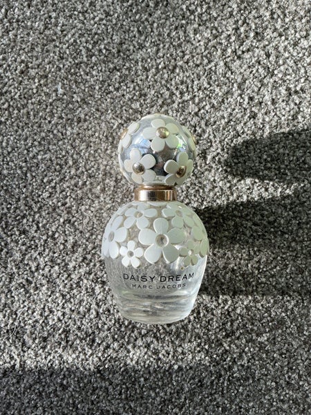 Mark Jacobs New York Designer Daisy Dream Parfum 75mls Collect Bottle Carousel 1