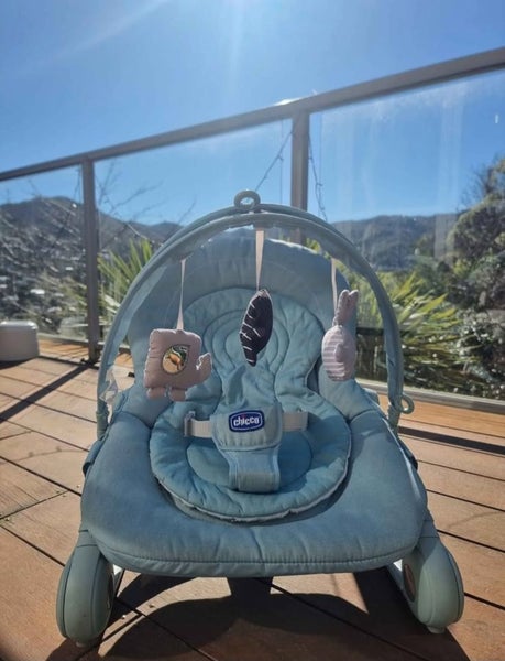 Chicco Hoopla baby bouncer and rocking chair Carousel 1