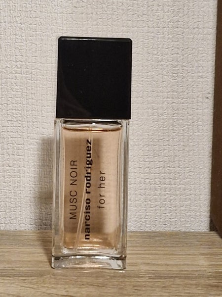 $1 Reserve- Musc Noir Narciso Rodriguez 20ml EDP Spray Carousel 1