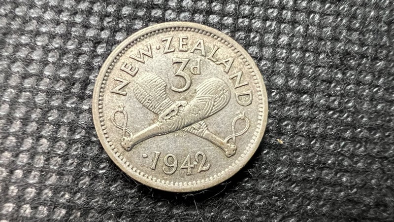 NZ 1942 "One Dot" Silver Three Pence Coin - Lot E90 Carousel 1