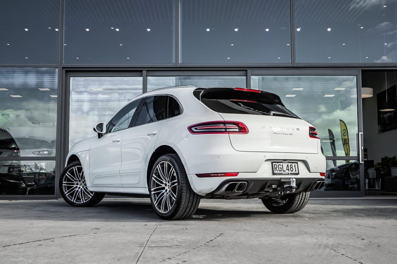 2015 Porsche Macan 3.6P TWIN TURBOCHARGED 4Wd 4...63613535238785113