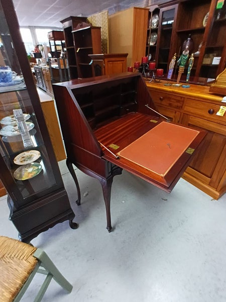 1702 PERIOD STYLE DROPFRONT DESK Carousel 8