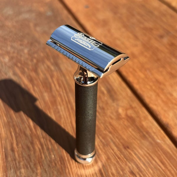 Double Edge Safety Razor Black Brass Carousel 3