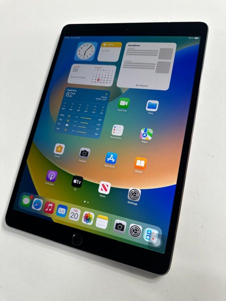 Apple iPad Pro 10.5" 256GB Space Grey WiFi Carousel 1