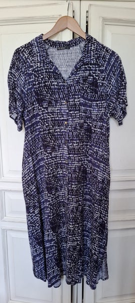 Fate and Becker short sleeved, loose fitting dress - blue and white Carousel 1