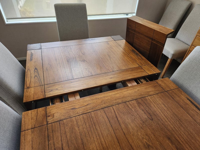Expandable Dining Table with 8 soft chairs63617766435074111