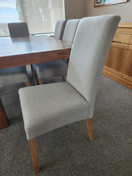 Expandable Dining Table with 8 soft chairs63617766435074113