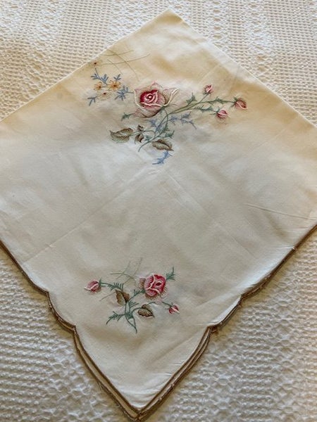 A sweet little everyday machine embroidered vintage tablecoth Carousel 3