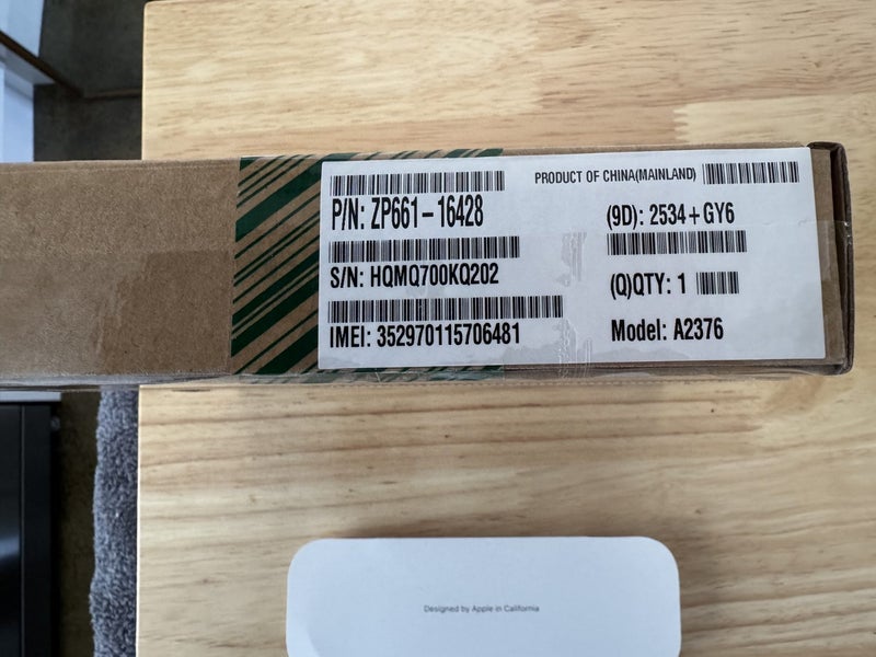 New - Apple Watch 6 - GPS/Cellular - Gold Stainless Steel 44 mm Carousel 2