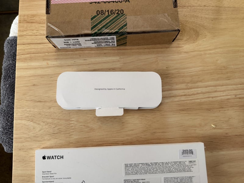 New - Apple Watch 6 - GPS/Cellular - Gold Stainless Steel 44 mm Carousel 7