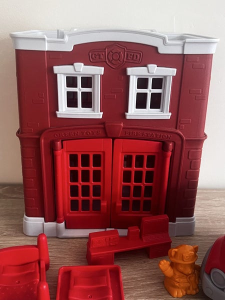 GREEN TOYS FIRE STATION PLAYSET Carousel 2