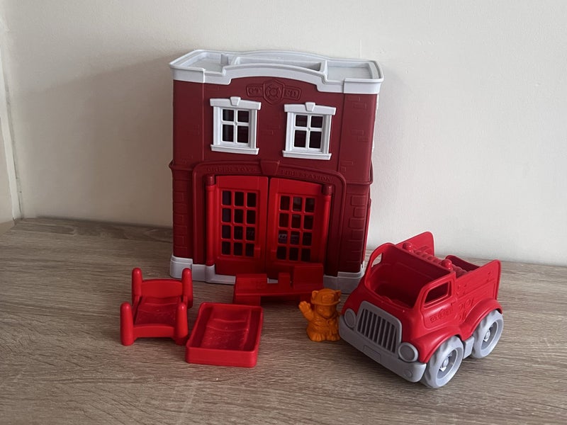 GREEN TOYS FIRE STATION PLAYSET Carousel 1