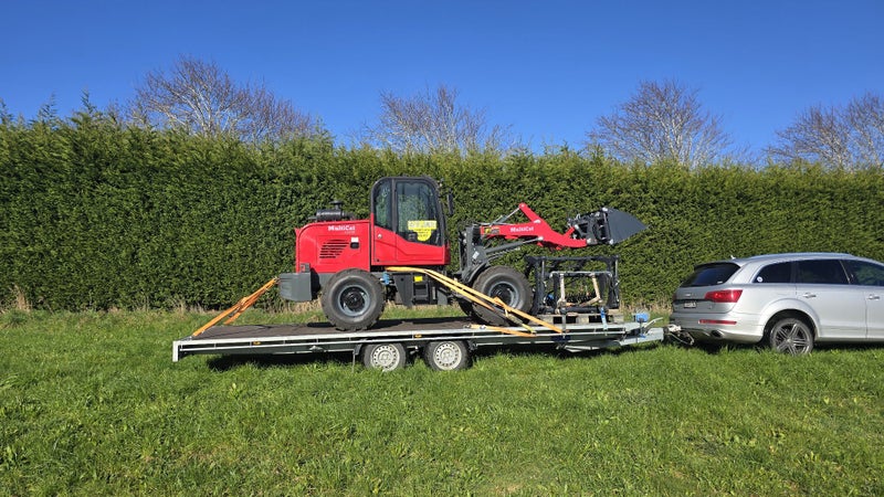 Multicat LX100 - 1 Machine - Endless Possibilities Carousel 1