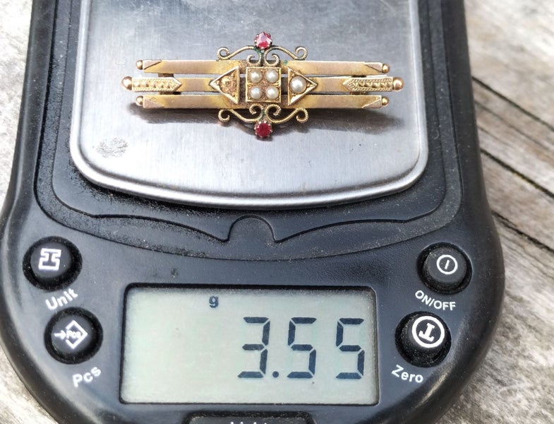 Edwardian 9ct Gold Brooch - 3.55 grams for Scrap or Use Carousel 2