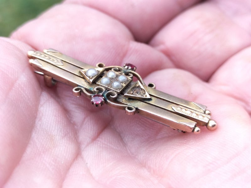 Edwardian 9ct Gold Brooch - 3.55 grams for Scrap or Use Carousel 6