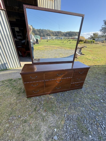 Mahogany 9 Draw Dressing Table Carousel 2